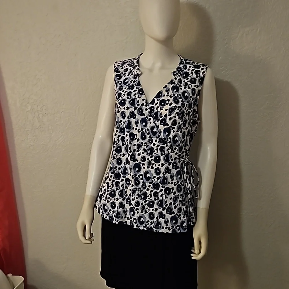 41 Hawthorn Aliska Sleeveless Front Wrap Surplice V-Neck Blouse - Picture 3 of 10